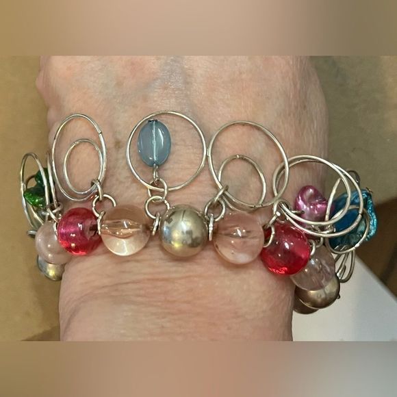 Pink & silver bead and shell elastic bracelet - Picture 1 of 6